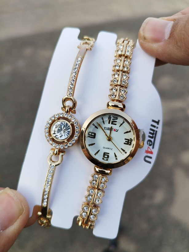 ساعت مچی زنانه برند Time4u به همراه دستبند ست نگیندار ظریف